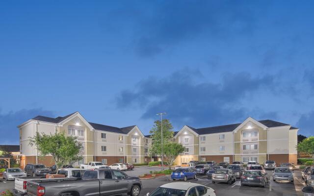 Candlewood Suites Huntersville by IHG