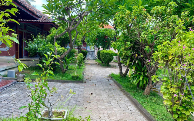 因陀罗普拉酒店(Indra Pura Hotel)