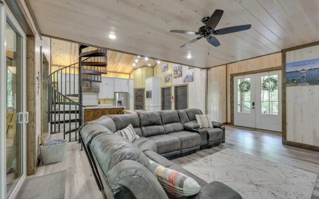 Family-friendly Broken Bow Home w/ Deck & Grill!