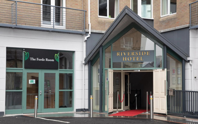 Riverside Hotel