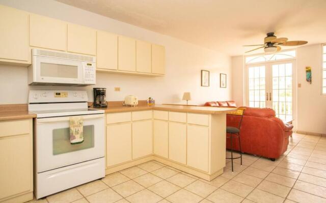 3 bdr apt with pool steps from Sandy Beach