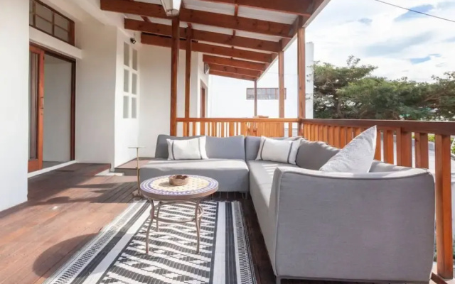 Spacious 3-bed Sunlit Comfort Power Backup