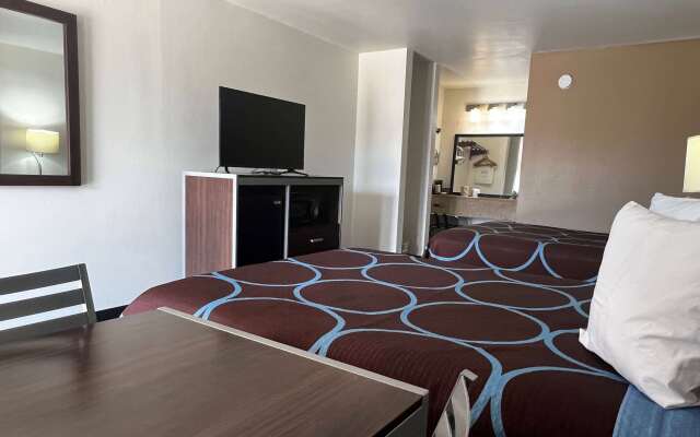 Super 8 by Wyndham Slidell