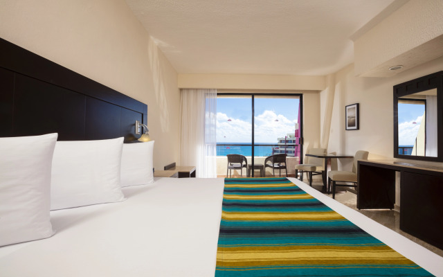 Crown Paradise Club Cancun All Inclusive