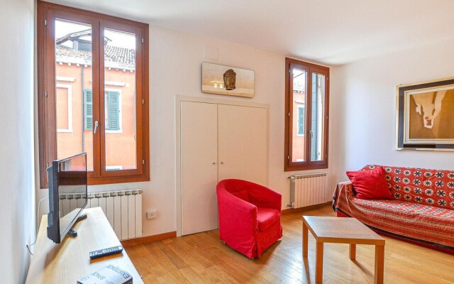Stunning Apartment in Venezia With 2 Bedrooms and Wifi