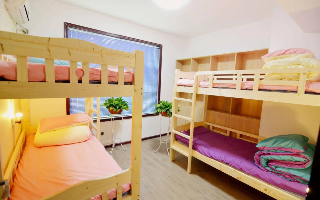 Broncos Youth Hostel