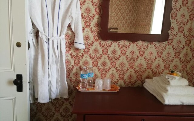 Holiday Country Manor