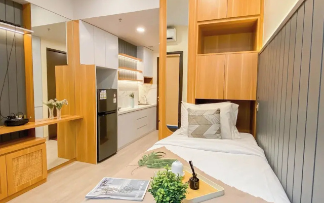 Chic And Cozy Studio At Apartment Transpark Cibubur