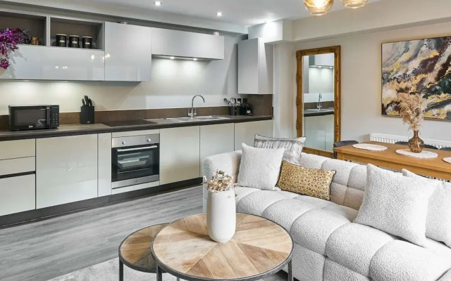 Host Stay Chic Townhouse by the Docks