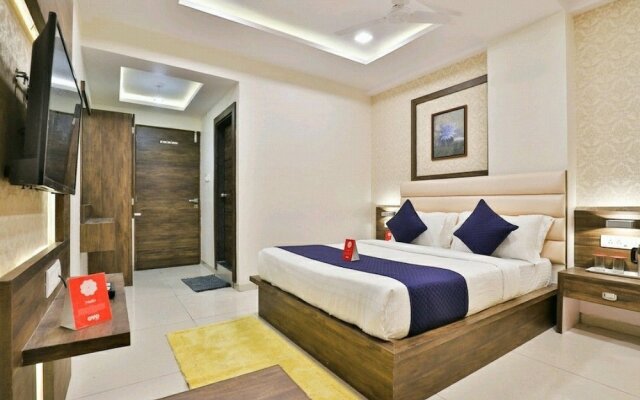 OYO 11068 Hotel Royal Palace