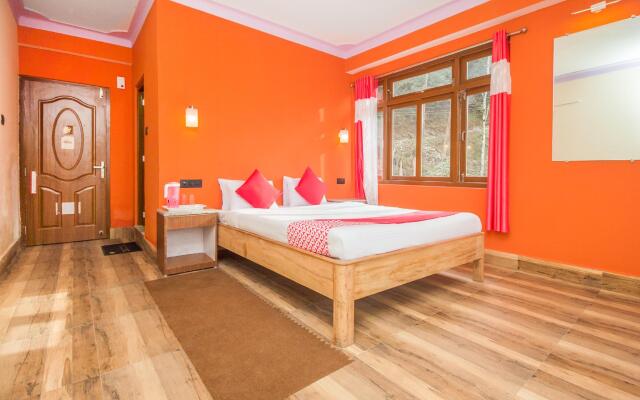 OYO 27709 Hotel Red Cherry