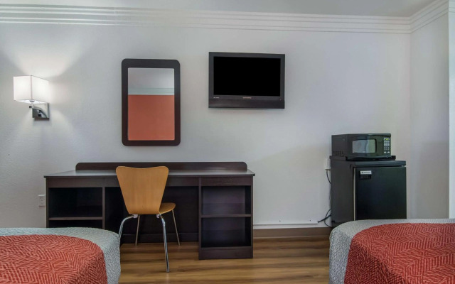 Motel 6 Marshall, TX