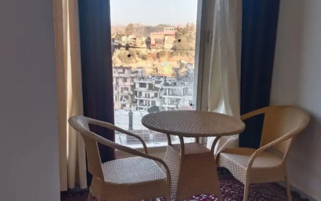 Goroomgo Himalayan Guest House Solan