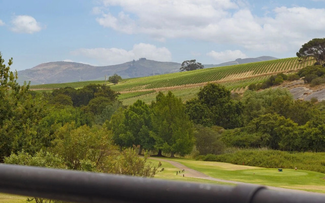 Winelands Golf Lodges 9