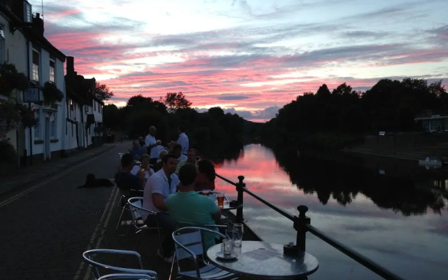 The Mug House Inn & Restaurant