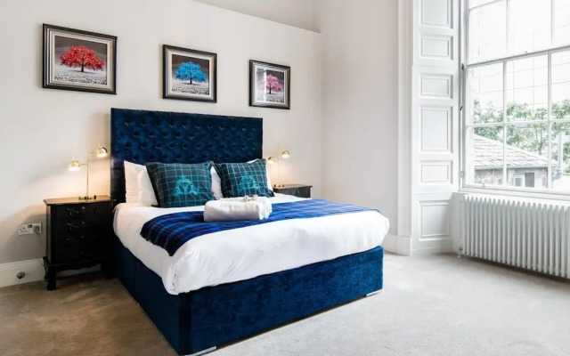 JOIVY York Place Apartment in Georgian City Centre Building
