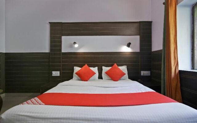 OYO 22122 Hotel Falcon Crest