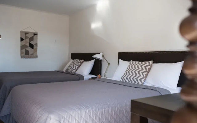 Carriage House Motor Inn