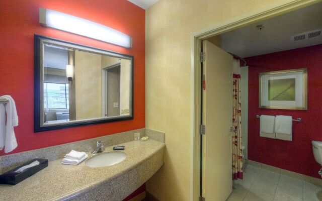 Courtyard by Marriott Medford Airport