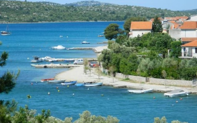 Lovely Apartment in Pirovac With Balcony