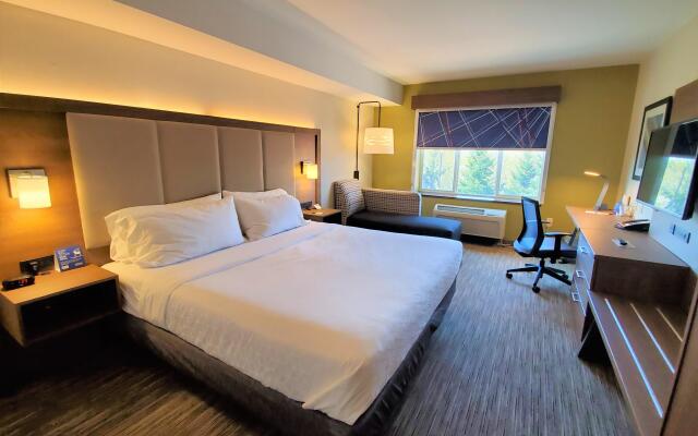 Holiday Inn Express & Suites Seattle North - Lynnwood, an IHG Hotel