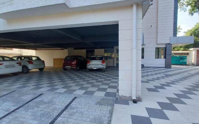 Goroomgo Hotel Gokul Grand Dehradun