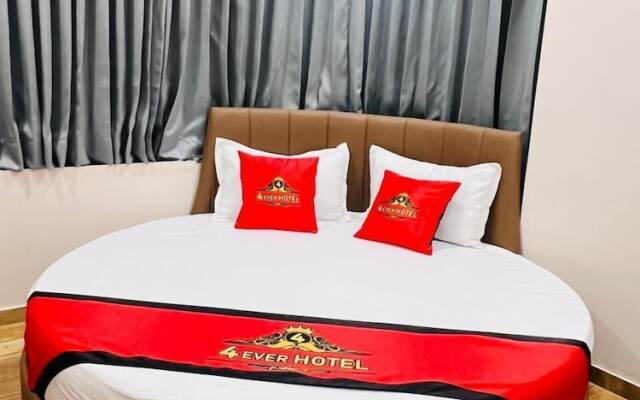 4 Ever Hotel - Surat