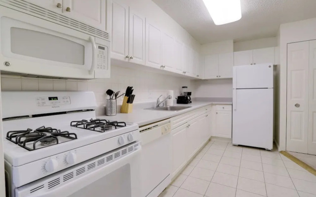 Modern Apt Near Airport & Metro