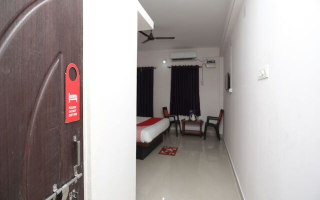 OYO 13527 Usha Residdency