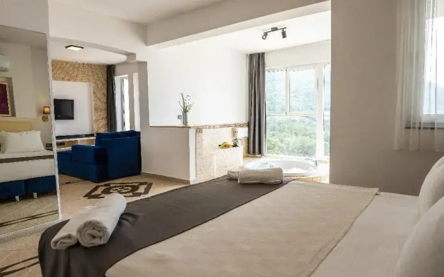 Sertil Deluxe Tropical Suites