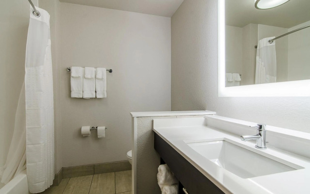 Holiday Inn Express & Suites Atchison by IHG