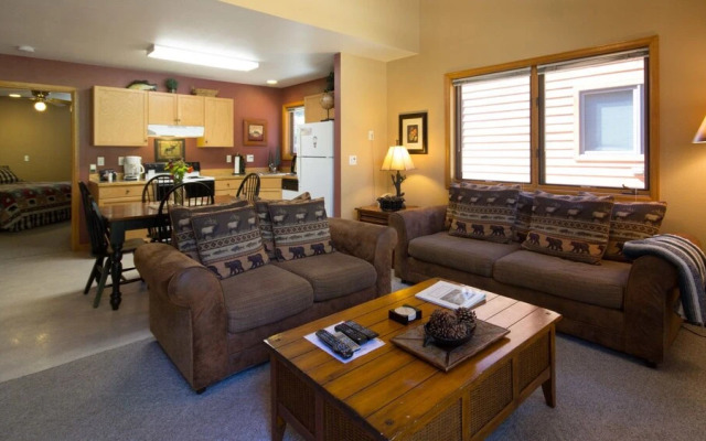 River Stone Resorts & Bear Paw Suites