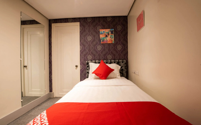 OYO 492 Sunset View Ridge Residences