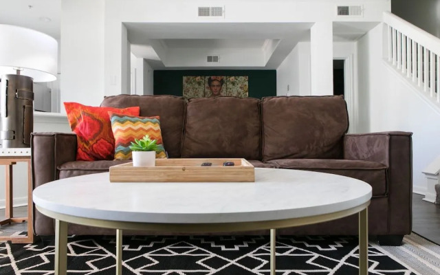 WanderJaunt - North Austin Apartments