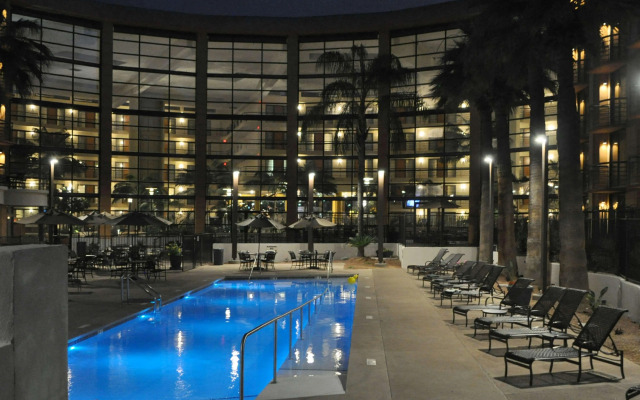 Embassy Suites by Hilton Phoenix Biltmore