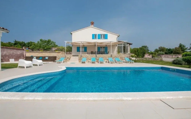 Villa Tanga near Rovinj with Pool