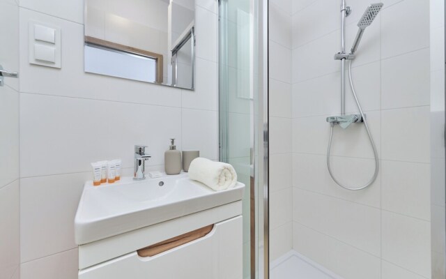 Airport Wrocław Apartment by Renters