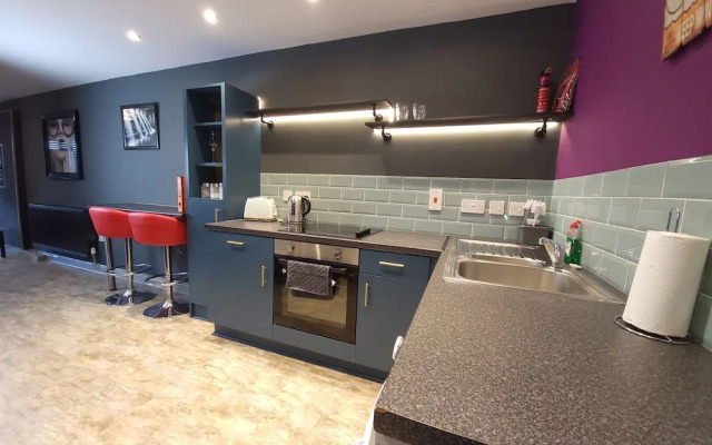 Comfortable 1-bed Apartment in Liverpool Sleeps 4