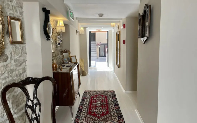 1870 Taş Konak Otel - Sanat Sokağı