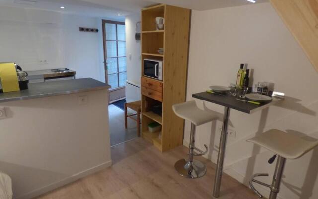 Studio Neuf avec courette privative