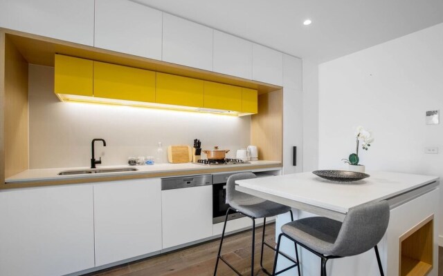 87 Docklands 2BD 2BTH Waterside with Carpark