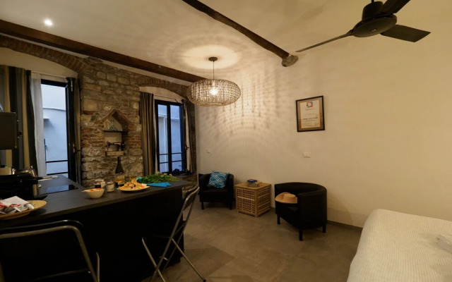 Camaella Luxury Studio