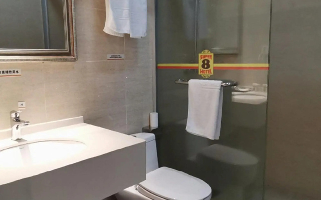 Super 8 Hotel (Linquan East Road, Guangde Road)