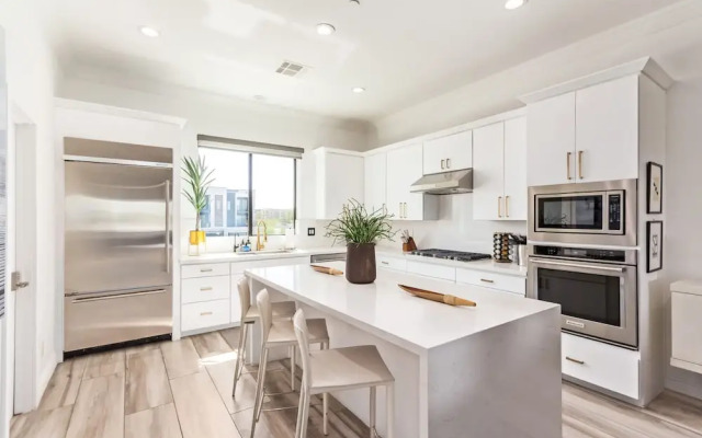 NEW Desert Standard Modern 3-level Oasis