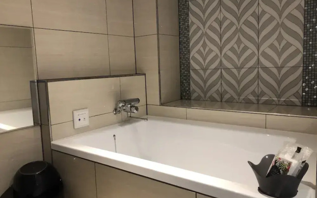 Hotel Raza - Adults Only