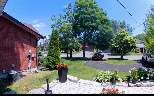 Tranquil & Cozy 30 min to Toronto ~ Backyard ~ Pkg