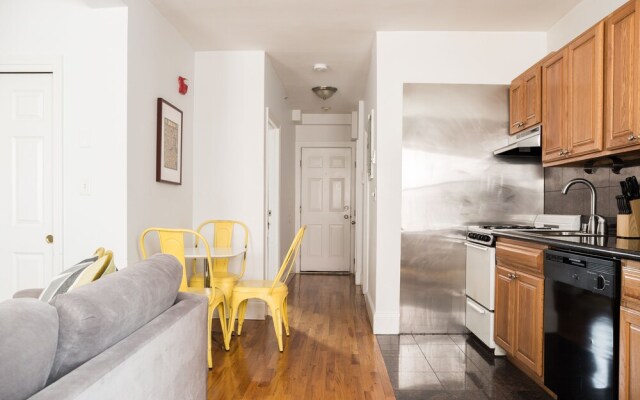 Premier Theater District Suites by Sonder