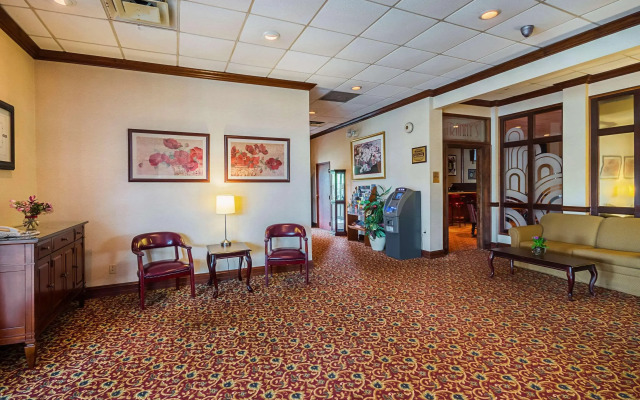 Clarion Inn Fairmont