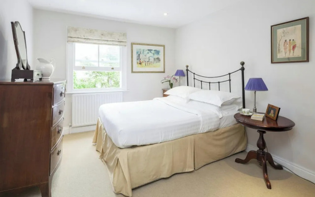 Winchendon Road by Onefinestay