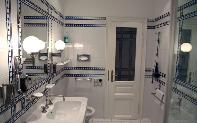 La Scala Apartments